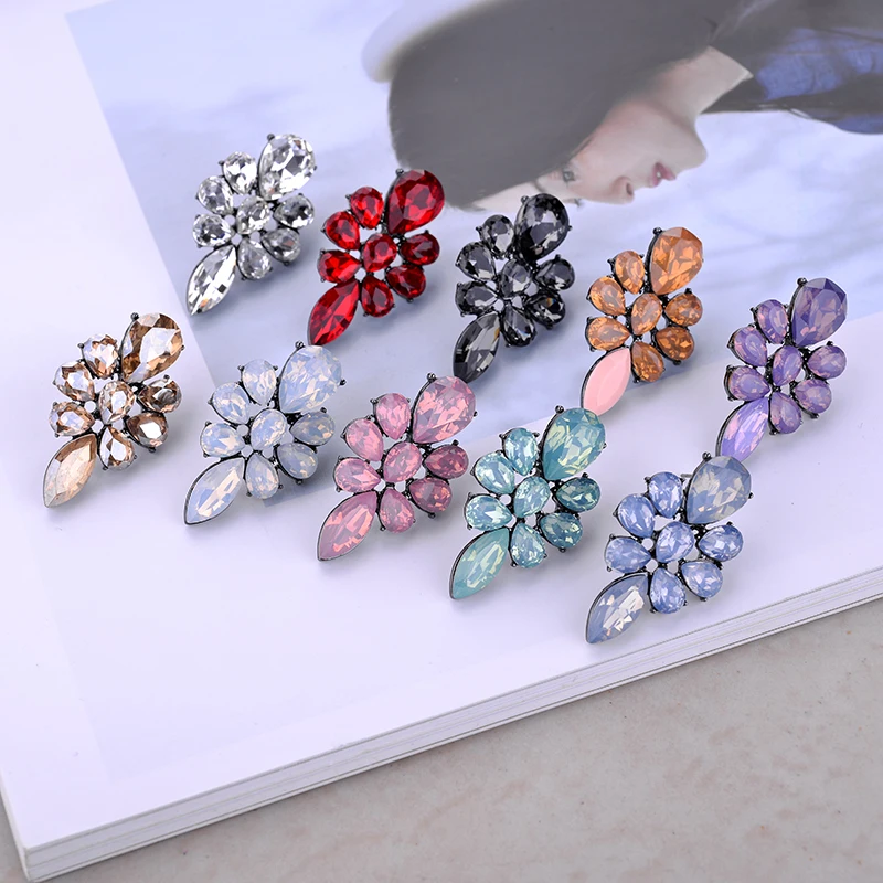 LUBOV 2018 New Elegant Women Piercing Earrings Classic Flower Design Retro Crystal Stud Earrings Fashion Jewelry For Christmas