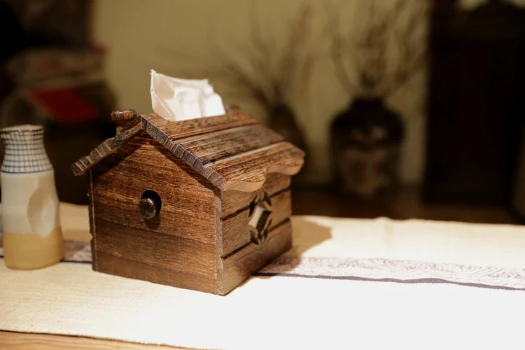 Caja de pañuelos de madera, caja de pañuelos decorativa creativa, con forma de casa, para almacenamiento de escritorio, original