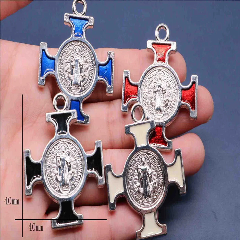 

20 pieces / classic Saint Benedict cross cross medal key. St. Benedict's pendant. Classic four-sided colored cross medallion