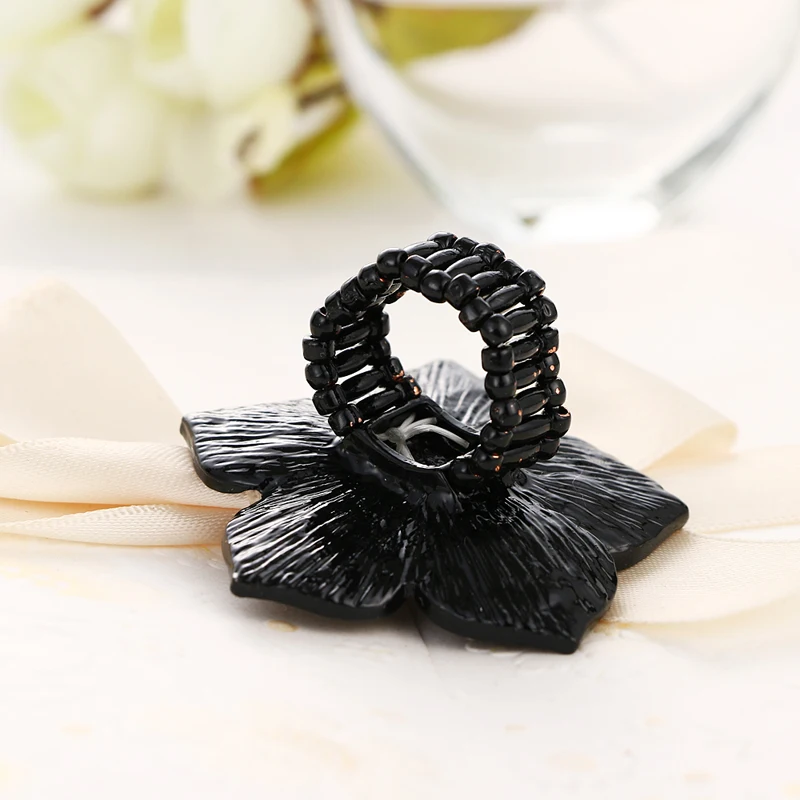 2018 NoEnName_Null\'s Fashionable new fashionable female extremely simple black evil spirit flower ring is female wedding banquet