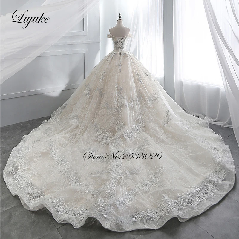 Liyuke Luxurious Vintage Ball Gown Wedding Dress Appliques Lace Beading Chapel Train  Lace Up Bridal Dress