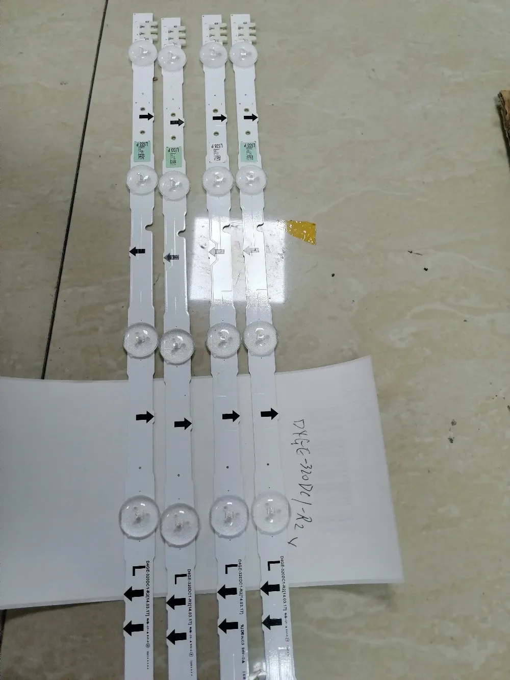 4PCS New 7LED D4GE-320DC1-R2   D4GE-320DC1-R3  FORUE32J5500AK UE32J5500 642mm Strip