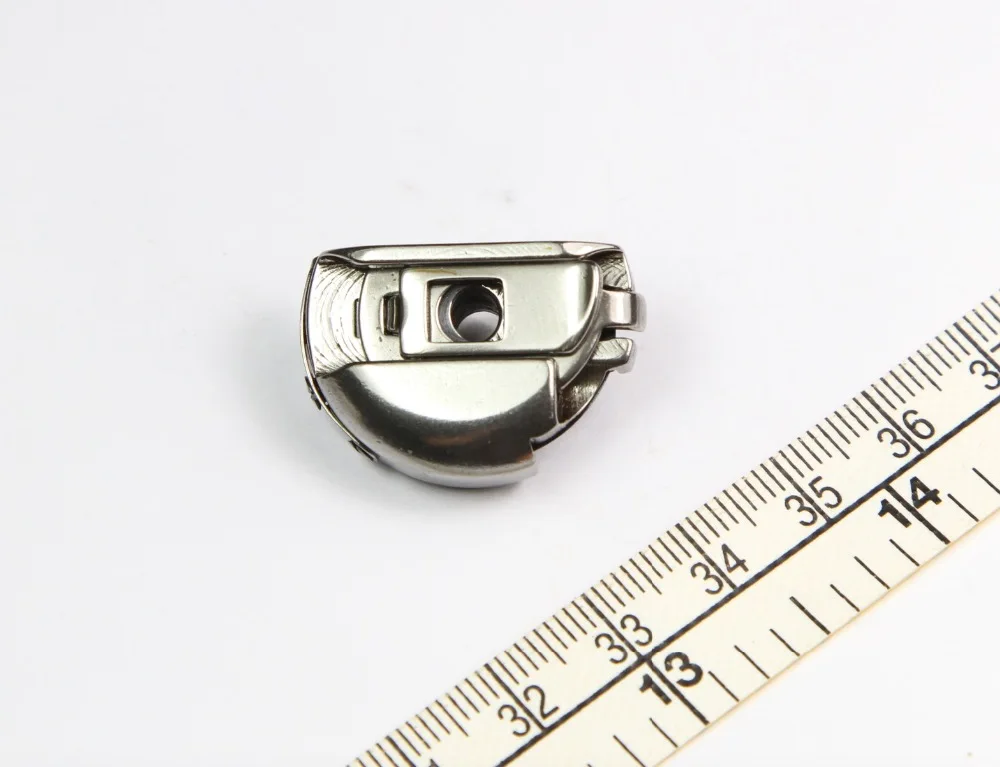 

Parts ID: 40003895 BC-HTH(2E) BOBBIN CASE FOR JUKl DLN-6390 / DLN-6390-7 / HIGHLEAD GC 2698-1B SEWING MACHINE