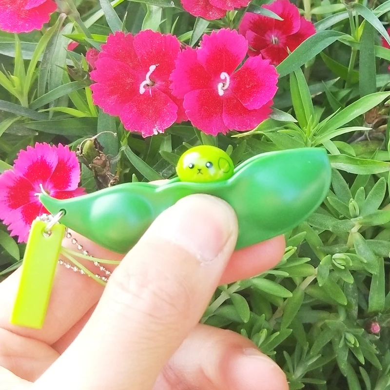 New Creative Extrusion Pea Bean Soybean Edamame Stress Relieve Toy Keychain Cute Fun Key Chain Ring Paty Gift Bag Charms Trinket