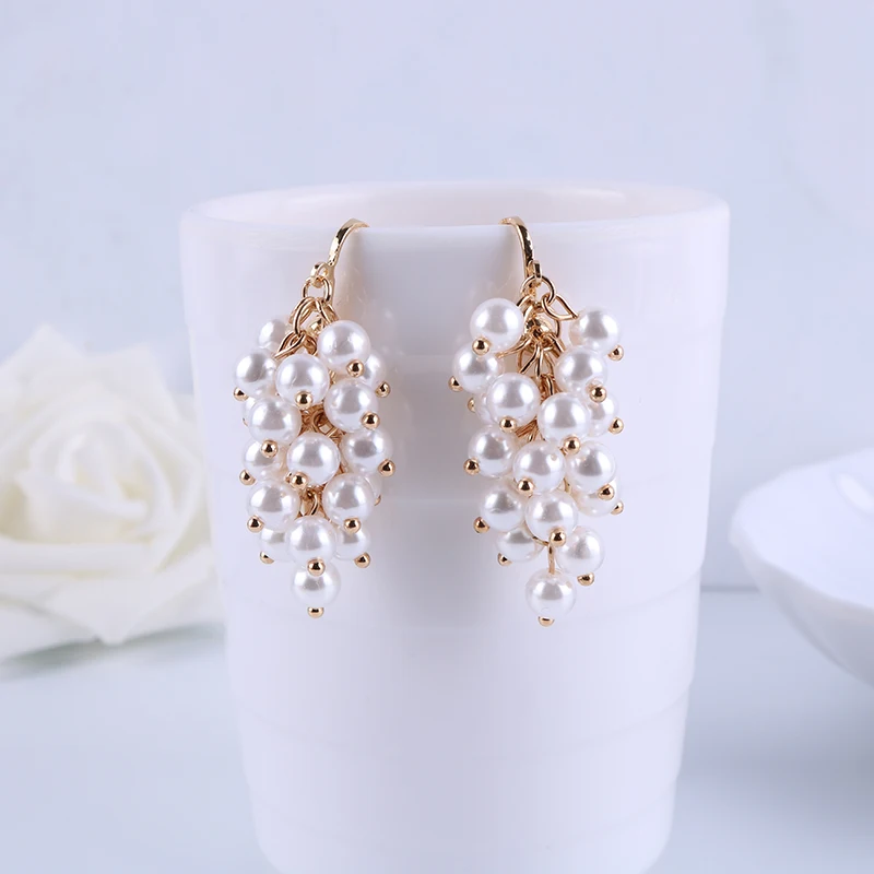Trendy Simulated Pearl Clip On Earrings Grape bunches Hanging Dangle Luxury Without Pierced For Female Wedding Party Ear Clip