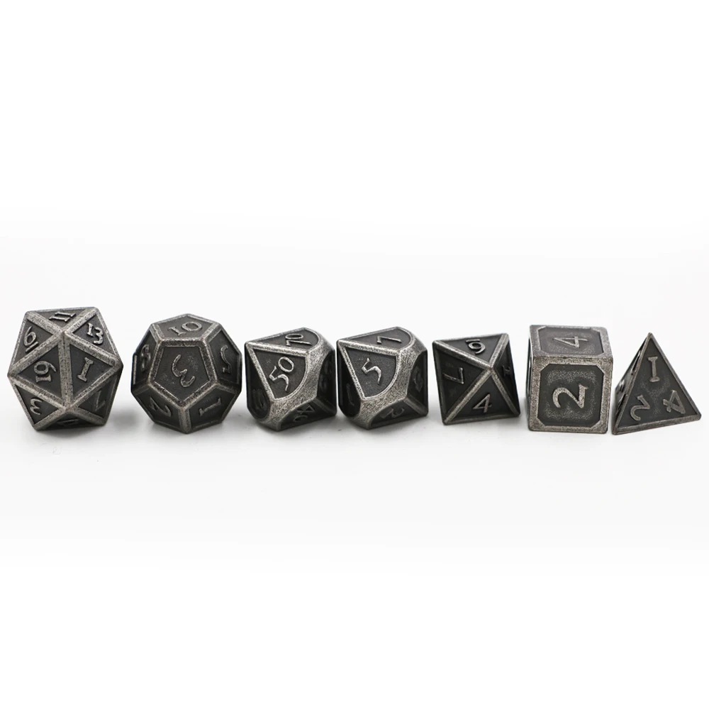 IMDG 7 ชิ้น/เซ็ต Creative RPG เกมลูกเต๋า Polyhedron โลหะลูกเต๋า DND ใหม่ตัวอักษรที่แตกต่างกันนิกเกิลสีเกมลูกเต๋า