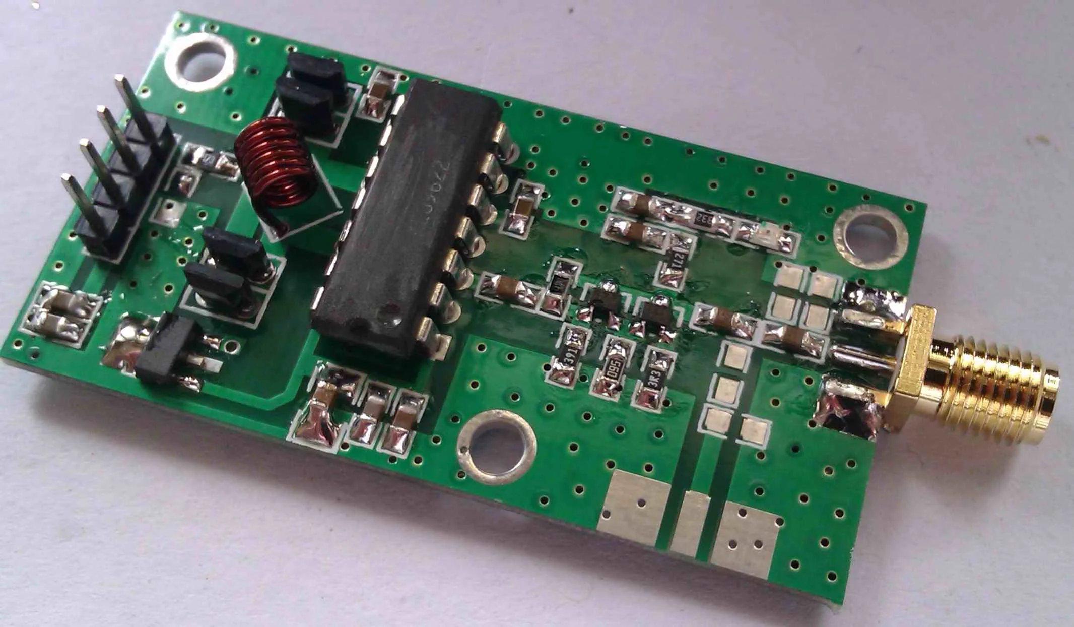 Wideband VCO 10dBmกำเนิดสัญญาณสำหรับRFแหล่งสัญญาณของ70-200เมกะเฮิร์ตซ์VCOแรงดันไฟฟ้าควบคุมoscillator