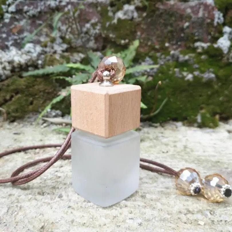 

Wholesale 8 ml Frosted Car Pendant Essential Oil Perfume Bottle Empty Square Perfume Bottle