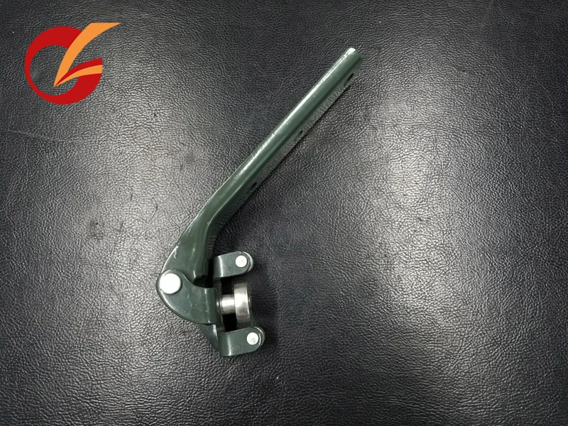 use for nissan urvan E24 sliding door roller middle braket