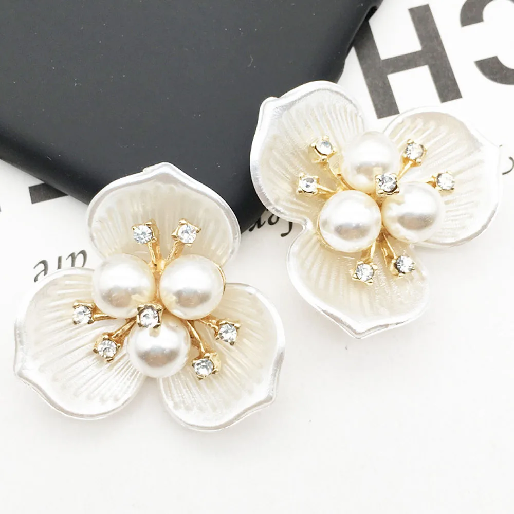 10Pcs/Lot 33mm Alloy Rhinestone Buttons Shell Pearl Flower Heart Jewelry Accessories Bride Bouquet Flower diy Bag Hair Material