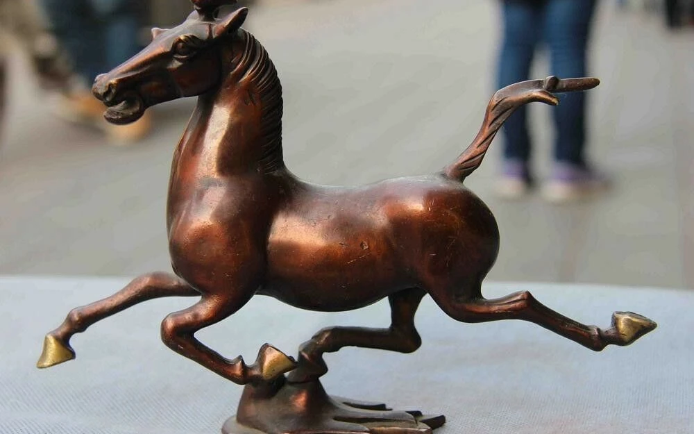 

Free Shiping Chinese Masterpiece Red Bronze Copper Horse Riding Chebi Swallow Figurine Statue 20cm