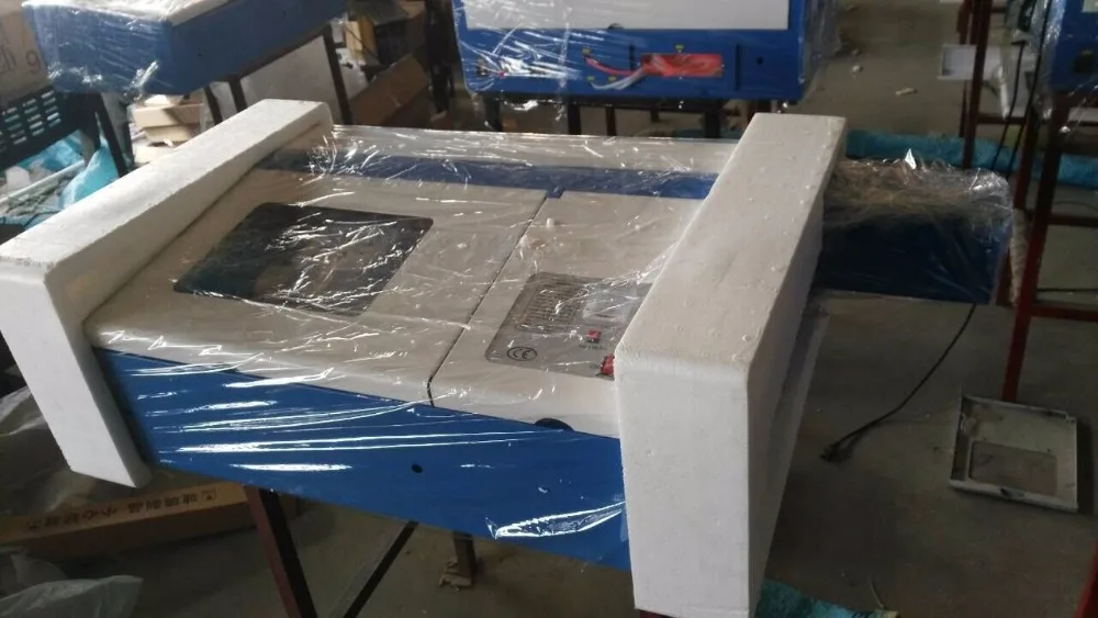 Machine à découper et à graver le bois, le contreplaqué, l'acrylique, le cuir, type laser Co2