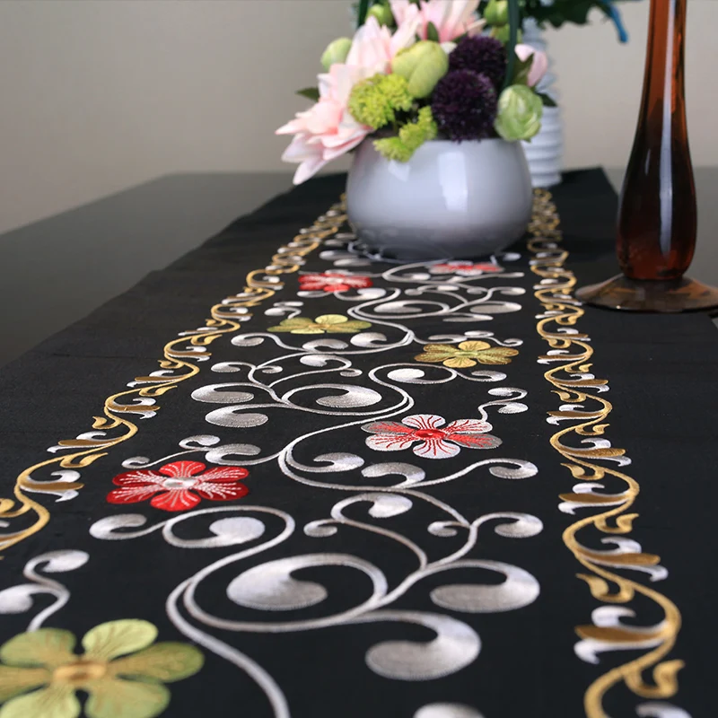 A European-style luxury home cloth table runner embroidered table runner 005 high-end spinning high-end wedding gifts black tabl