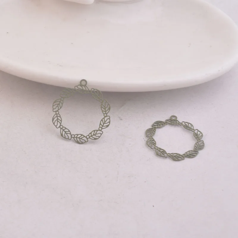50 Stück AC6622 20*22mm Bemalte Runde Blatt-Anhänger aus Messing Kleine Blätter Anhänger DIY Ohrring-Zubehör – Detail 9