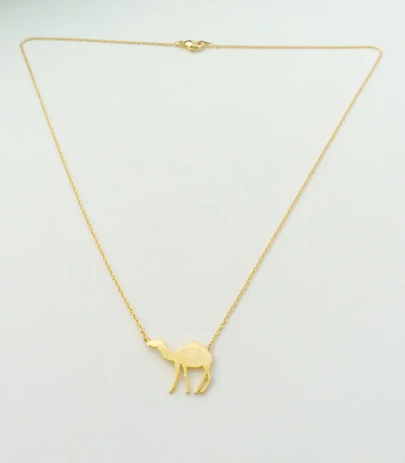 

Wholesale Trendy Camel Pendant Necklace Women Statement Necklace Jewelry Engagement Gift for Women