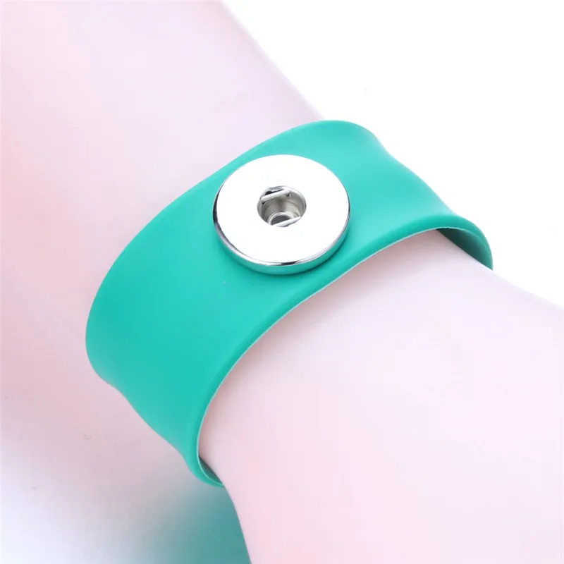 Hot Sale Creative circle Silica Gel Snap Button Bracelet Fit 18MM Snap Bracelet For Women Children Fun Gift Button Jewelry ZE572