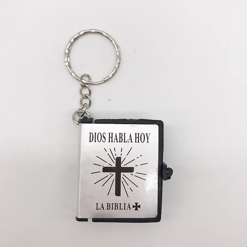 Small Bibles Key Chains for Keepsakes Black Cover Plastic Mini Key Chain Spanish Holy Bible Christening Baptism Party favor
