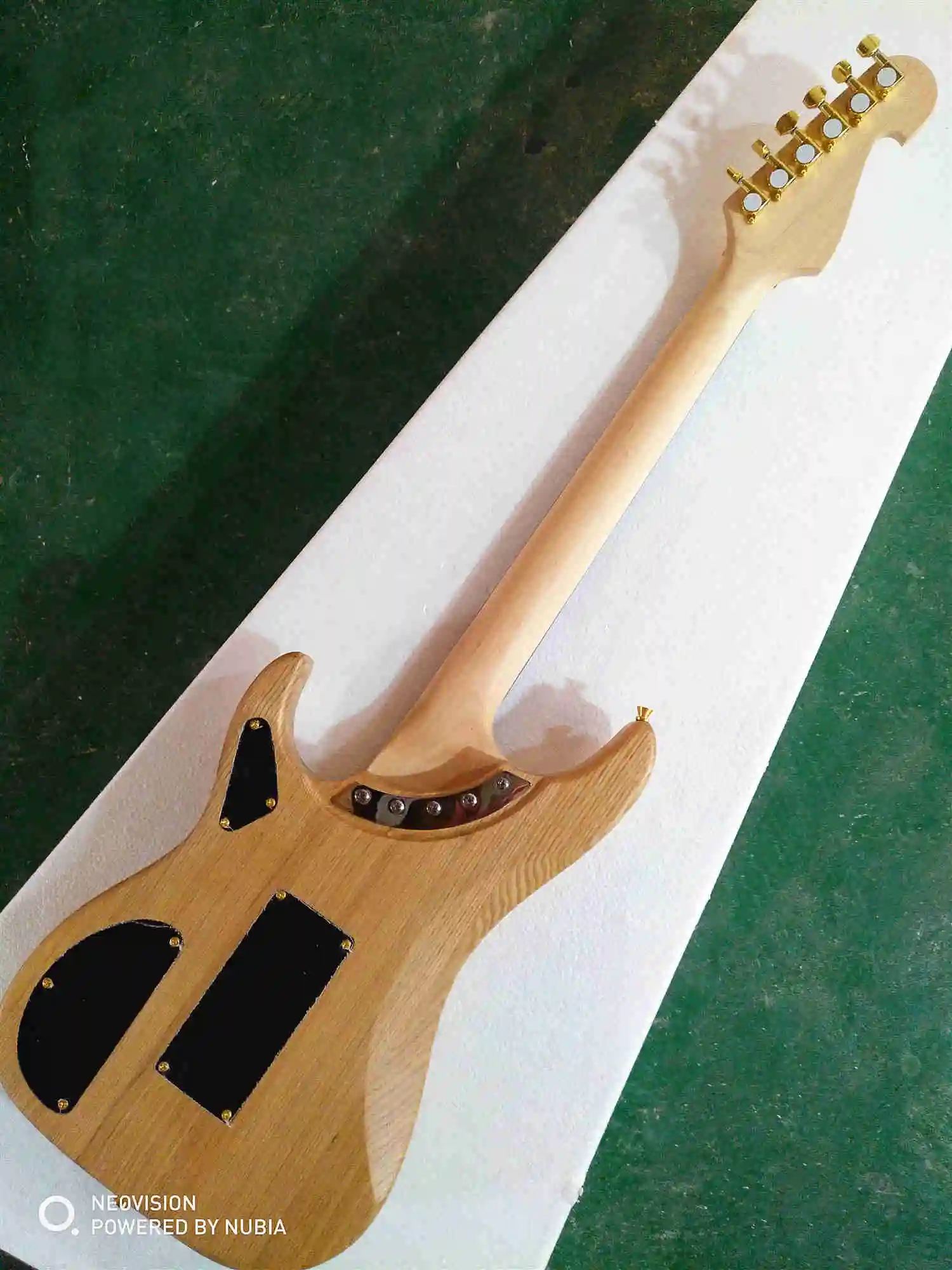 Customized Electric Guitar with 6 Strings, Wood Color, Can Customize the Colors You Like