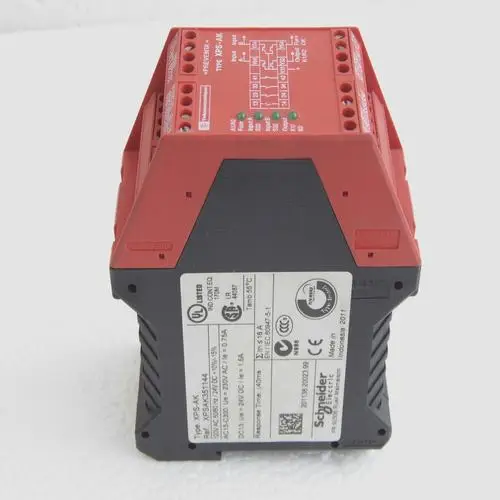 * * Safety relay XPSAK351144