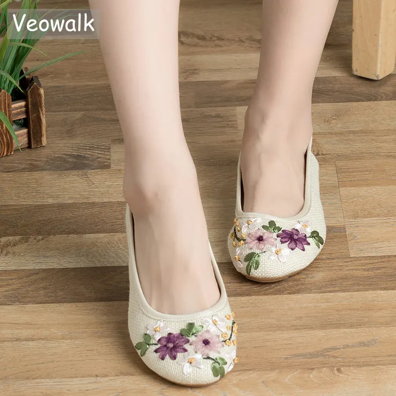 Veowalk Handmade Women Old Beijing Flowers Embroidery Flat Shoes Slip On Cotton Fabric Casual Shoes Comfortable Round Toe Flats