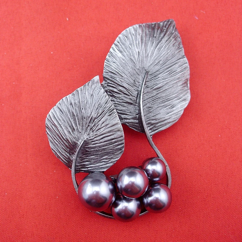 Hotsale Gray Tin Metal Fashion Pearl Leaves Brooch For Exaggerated Jewelry People Men\'s Jewelry Pins Fashion, Item NO.: BH7746