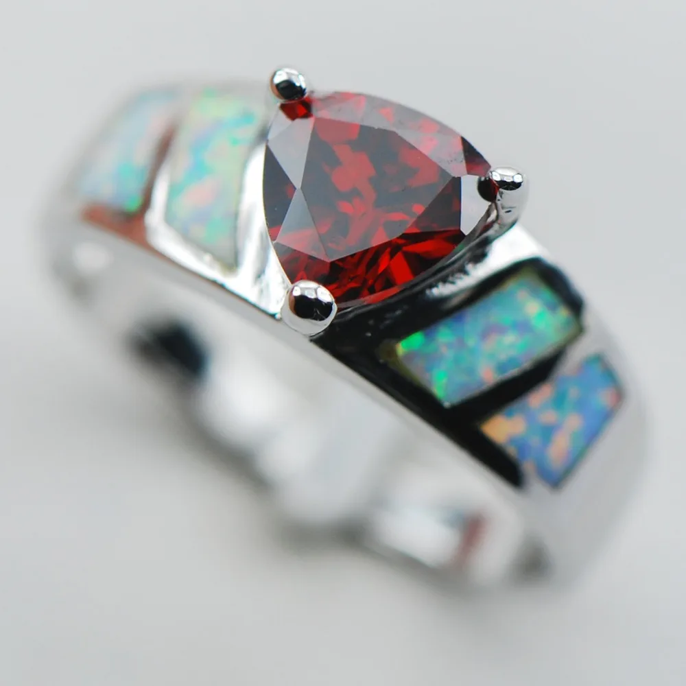 

Кольцо с гранатом и белым опалом, цвет под серебро, размеры 6, 7, 8, 9, 10, R1301