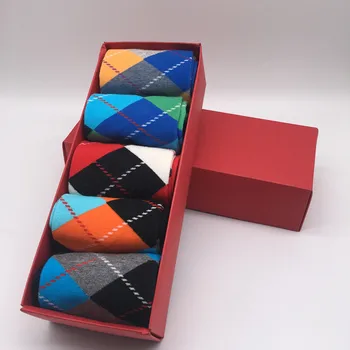 2020 yeni çoraplar erkek yüksek kaliteli uzun çoraplar iş rahat pamuklu çoraplar son tasarım mutlu çoraplar giysiler (5 çift / grup)