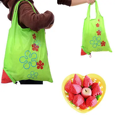 Bolsa de compras dobrável floral de náilon reutilizável, saco de compras grande de morango, sacola de viagem fofa