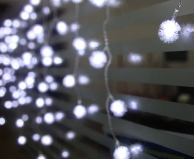 Snowflake ball light string 4M * 0.5M100LED holiday curtain decorative lights hair ball LED lighting