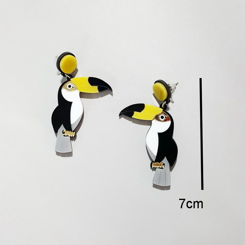 Hot Sell Acrylic Punk Rock Stud Earrings Nightclub Exaggeration Dangle Birds Parrot Stud Earrings for Women Fashion Jewelry Gift