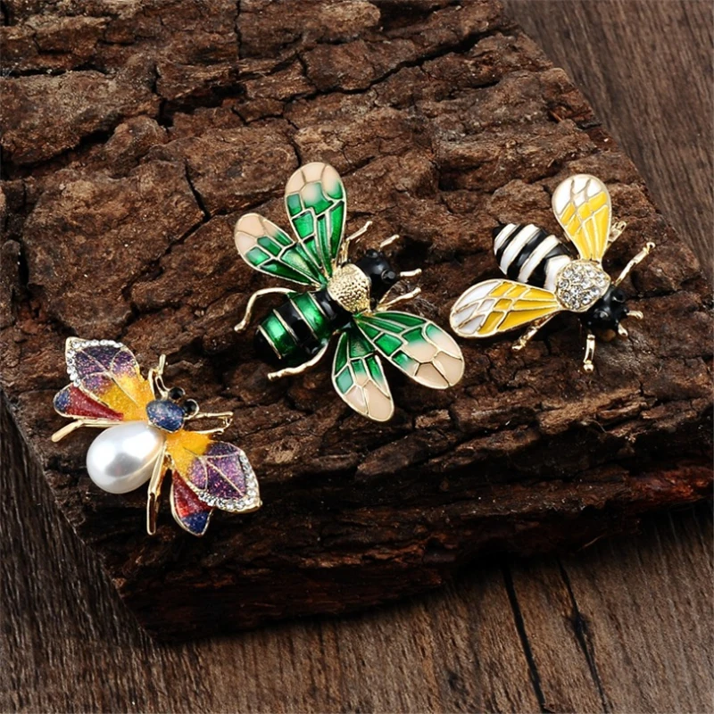 Crystal Bee Brooches for Women Unisex Insect Brooch Pins Metal Cute Small Badges Lapel Pins Dress Coat Accessories Jewelry