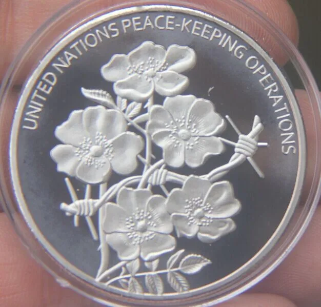 ميدالية عملات تذكارية مطلية بالفضة لعمليات حفظ السلام للأمم المتحدة