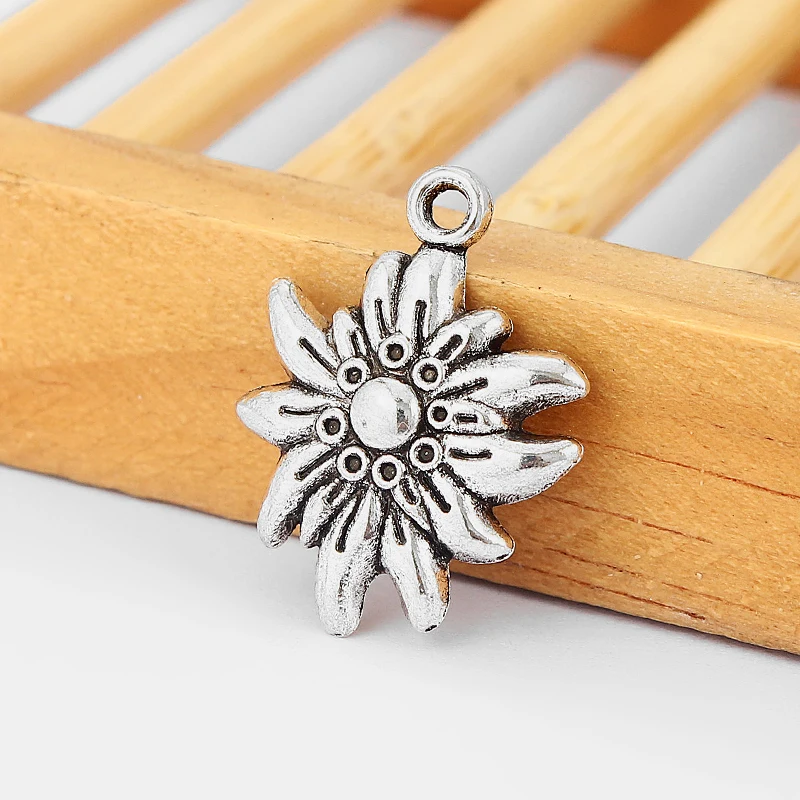 20pcs Tibetan Silver Embossed Edelweiss Flower Charm Pendant Necklace Jewelry Findings For DIY Handmade
