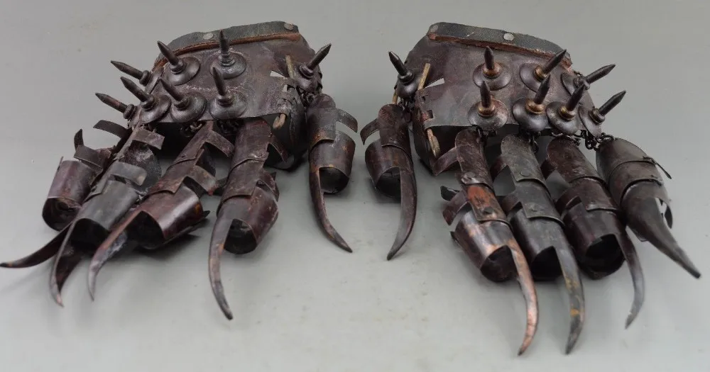 

decoration bronze factory Pure Brass Antique Old Chinese ancient collection of old copper protective gloves in the fight