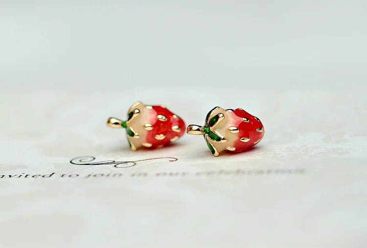 New 2018 Cute Red Strawberry Earrings Jewelry Brincos Women Girl Fashion Jewelry Fruit Stud Earrings Boucle D\'oreille Femme