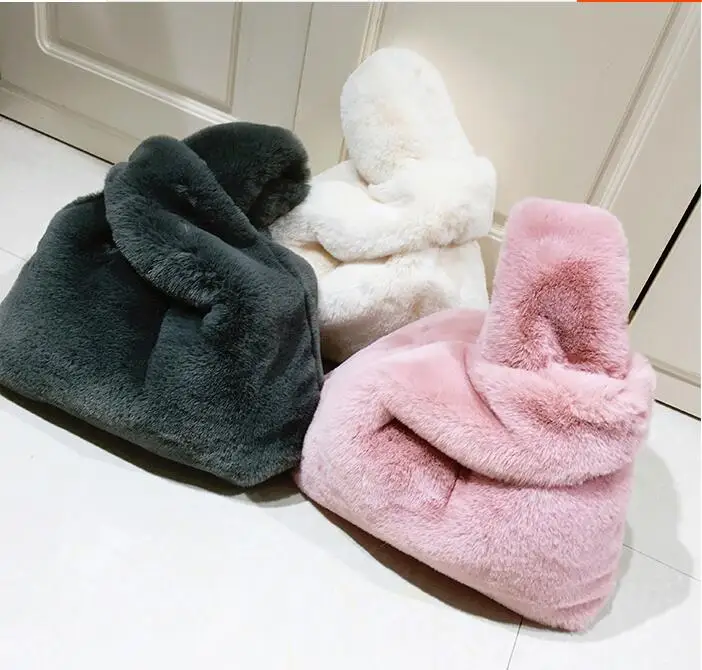 Winter Causal Tote Bag Fashion Fur Handbags for Women Fur Clutch Bag Plush Puffy Shopping Travel Bag Furry Bucket