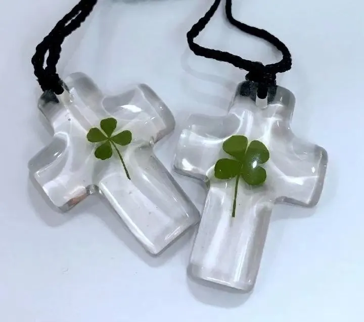 

50 pcs charming cross design lucid back four leaf clover cool pendant