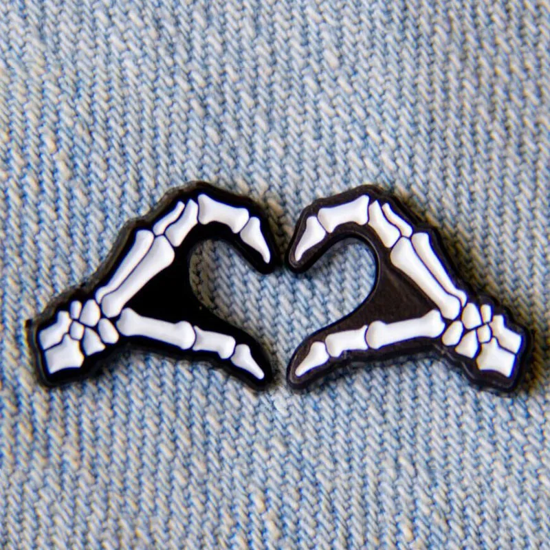 New finger than love brooch Cute bone skeleton hand brooch personality fashion denim clothing backpack pendant jewelry