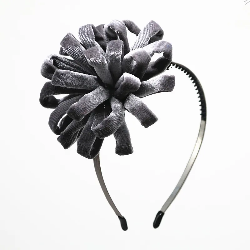 

2024P NEW winter Velvet pompom flower girls hairbands on metal headband with teeth children hair accessories