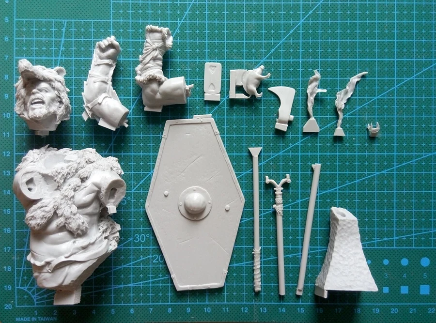 Unpainted Kit  1/ 10   Warrior 1st century AD bust  Figure  Historical  Figure Resin  Kit