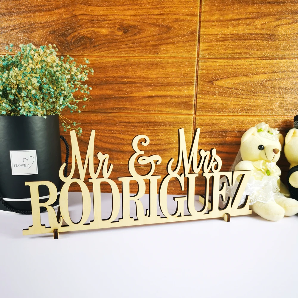 Custom Mr&Mrs Last Name Wooden Table Name Wedding Party Table Decoration Name Signs Personalized Place Name for Wedding Decor