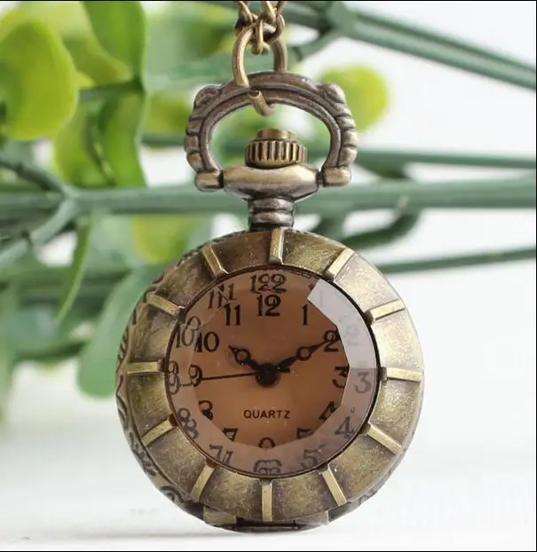 Vintage Bronze antiques Fashion quartz Dark brown glass Modern hours Necklace pocket watch