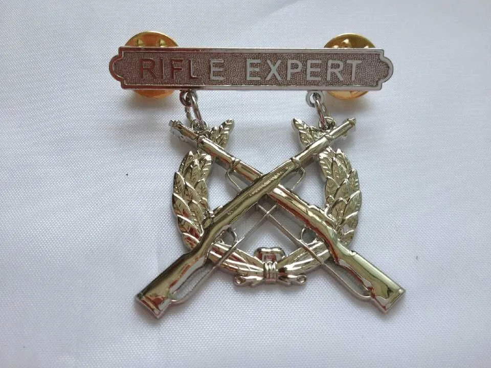 

USMC US Marine Corps Rifle Qualification Expert Shooting Badge Pin - US108