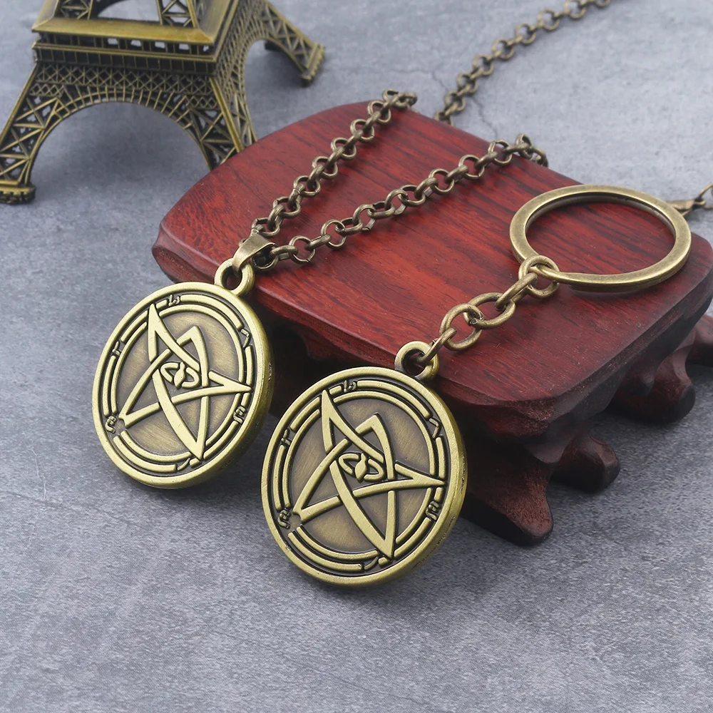 Necronomicon Cthulhu Keychain Cult Clan Myth Cosmos Symbol Stars Universe Bronze Key Chain Pendant for Men Jewelry