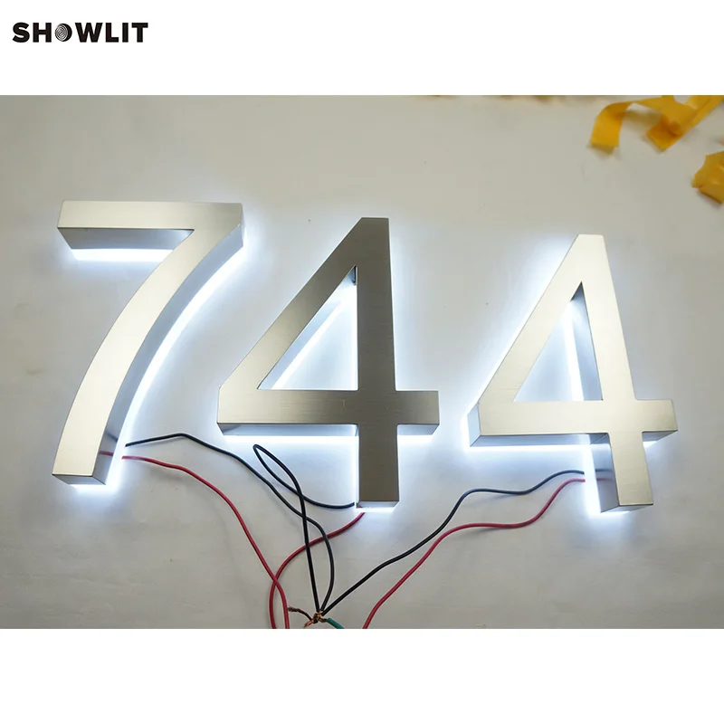 

Настенные светодиодные буквы холодного белого цвета с подсветкой