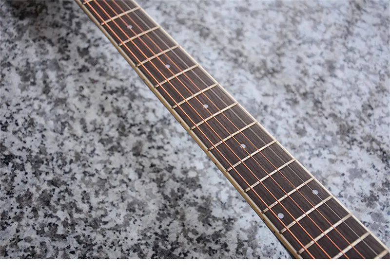 40 Zoll Weiß-Schwarze Akustikgitarre mit Holzkorpus aus Lindenholz, Griffbrett aus Palisander, inklusive Stimmgerät und Saiten – Detail 15