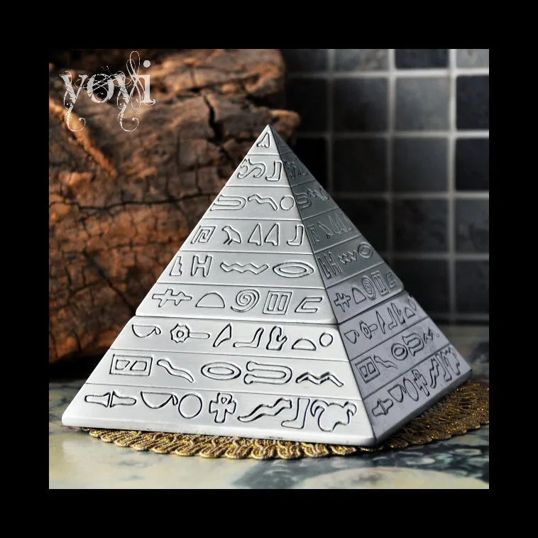 Russian retro Pyramid metal Egyptian fashion ashtray Home Furnishing living room decoration decoration gift