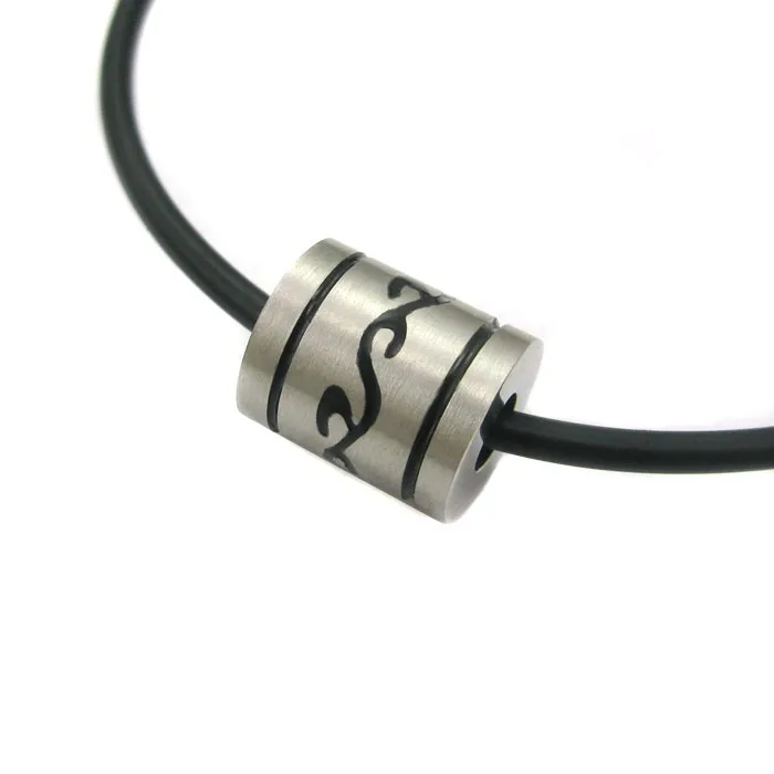 

2015 New style brushed fashion stainless steel Cylindrical pendant with black enamel pattern