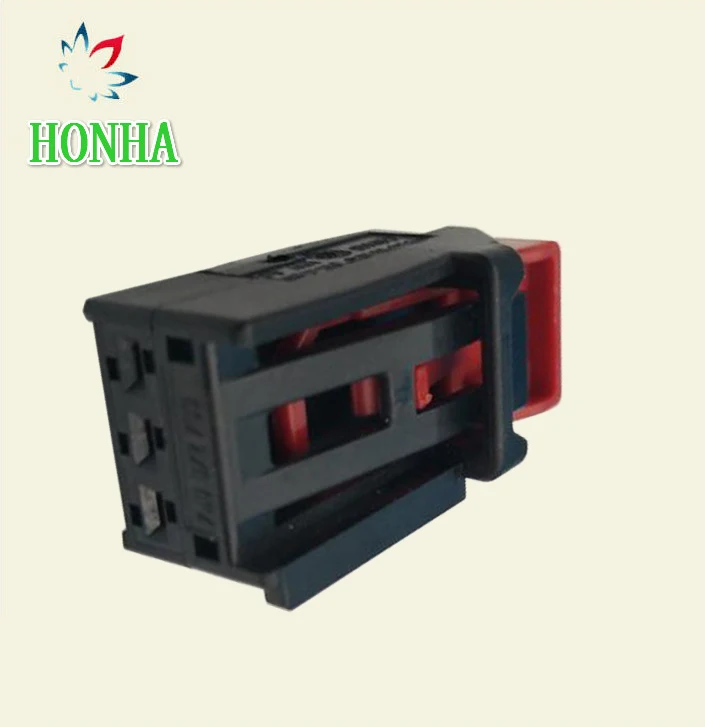 

Free shipping 3 pin 7N0 972 703 7N0972703 female wiring harness auto connector cable housing connector