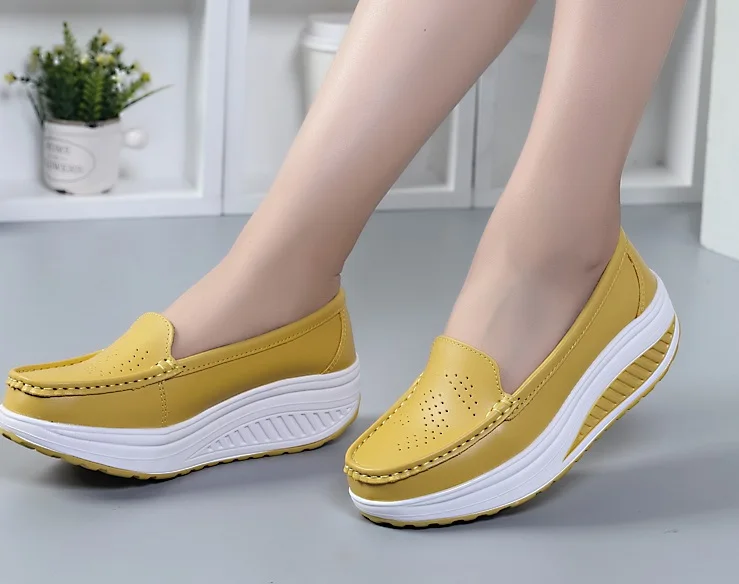 2021 Hot NEW Style Spring Leather Mother Casual Woman Shoes Swing White Nurse Breathable Shoes Slip-resistant Wedges Platform